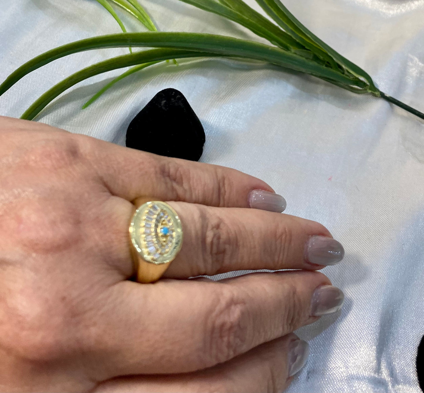 Anillo grueso con ojo