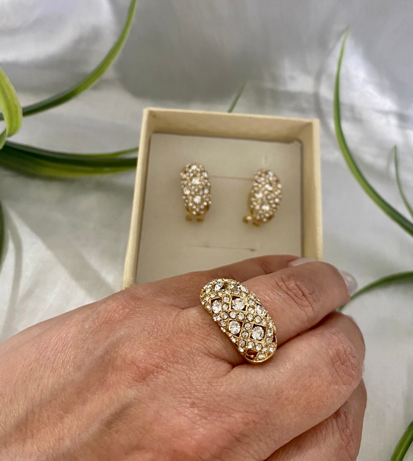 Juego de aretes y anillo