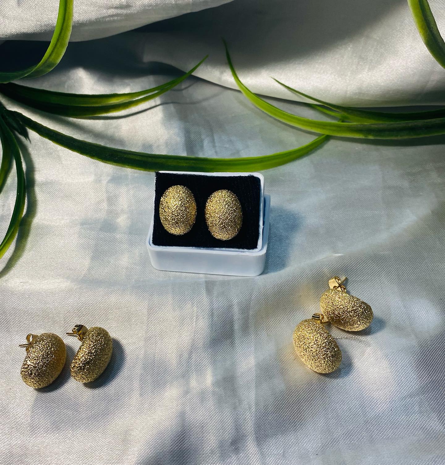 Aretes ovalados azucarados , Chapa de oro