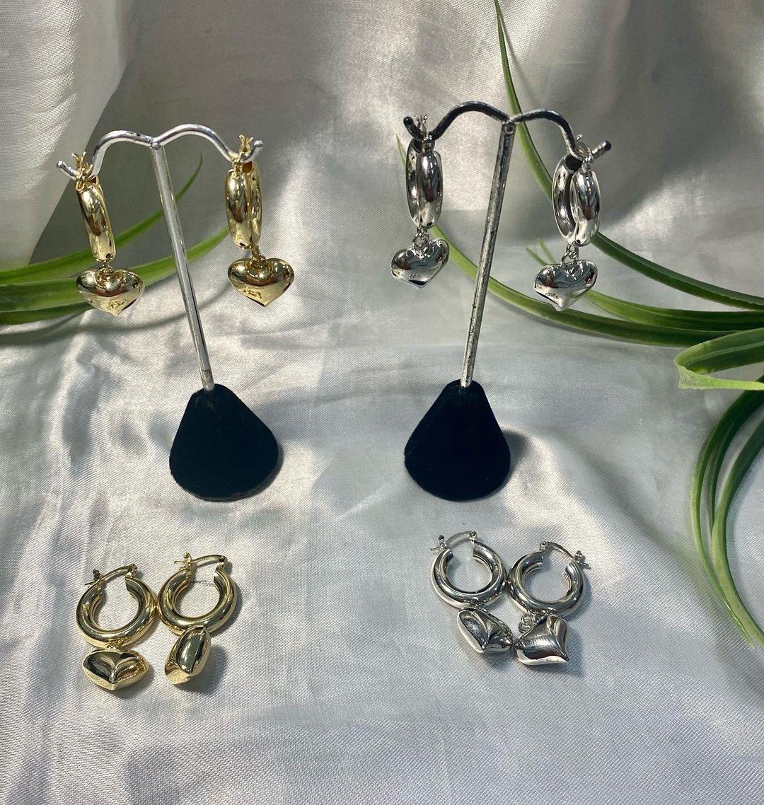 Arracadas con dije de corazón inflado Chapa de oro y Rodio