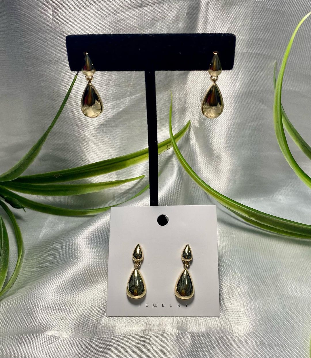 Aretes colgantes en forma de gota Chapa de oro