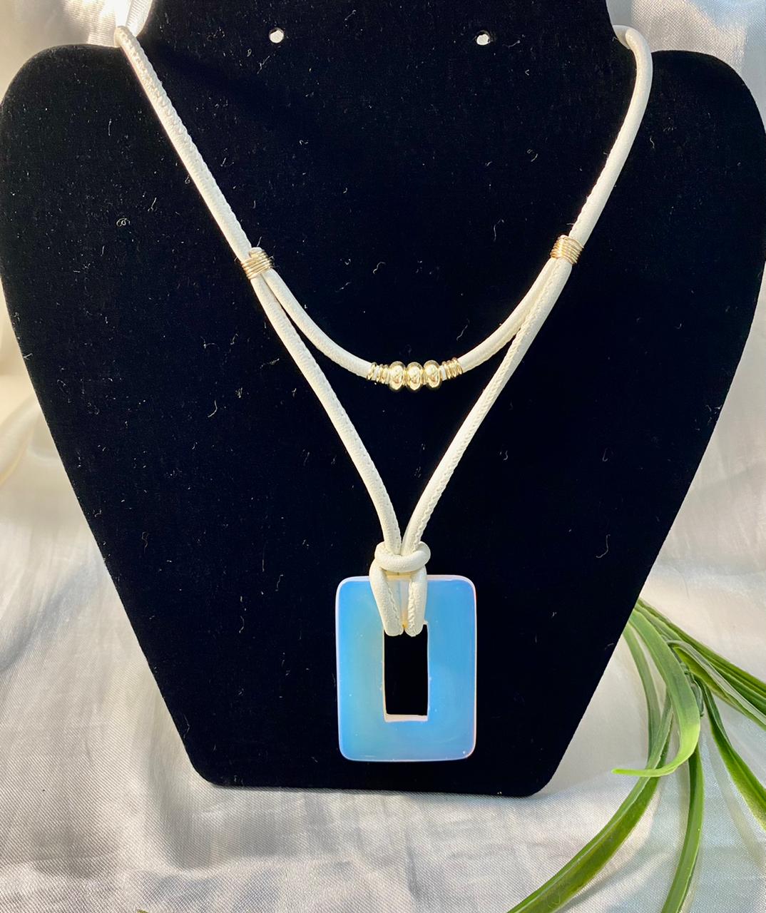 collares con piedra de Quarzo