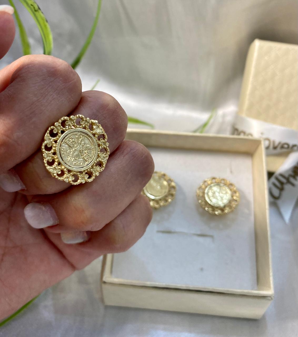 Juego de aretes y anillo con moneda mini tipo centenario con bisel tipo filigrana, Chapa de oro