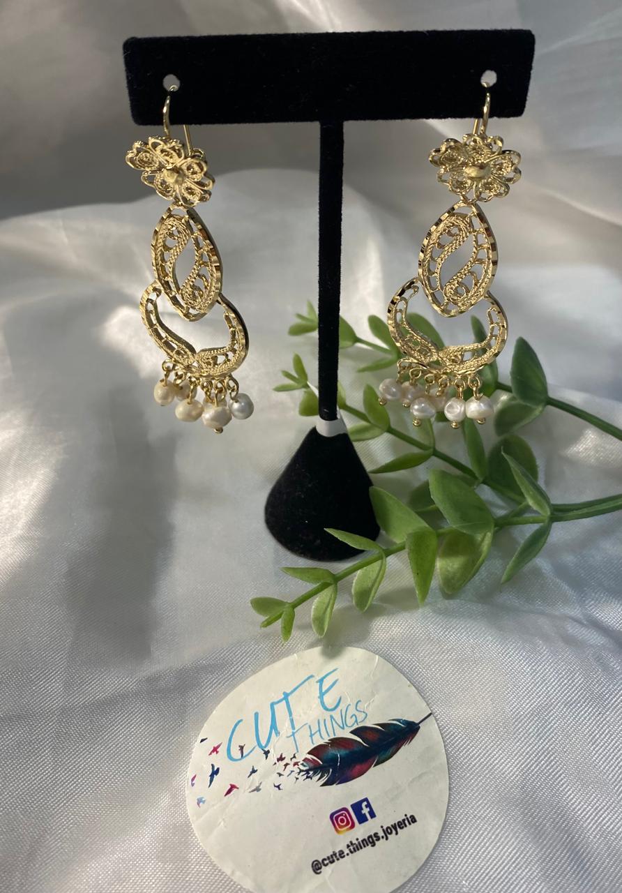 Arete de filigrana con Perlas de Río, Chapa de oro.