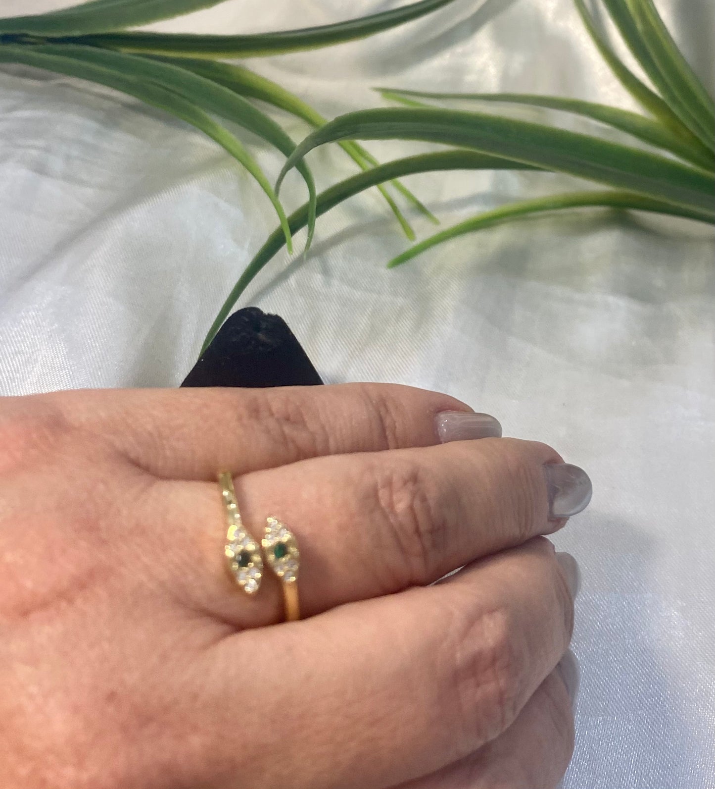 Anillo con ojos encontrados