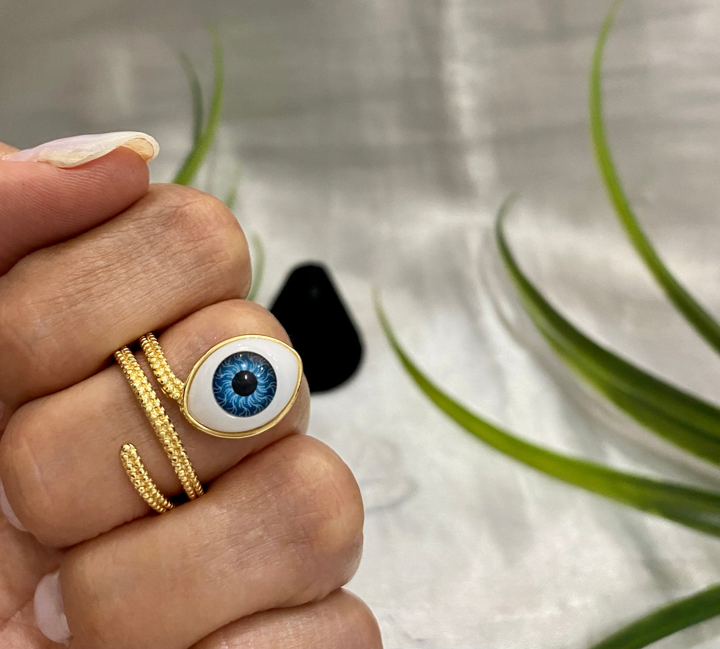 Anillo aspiral con ojo