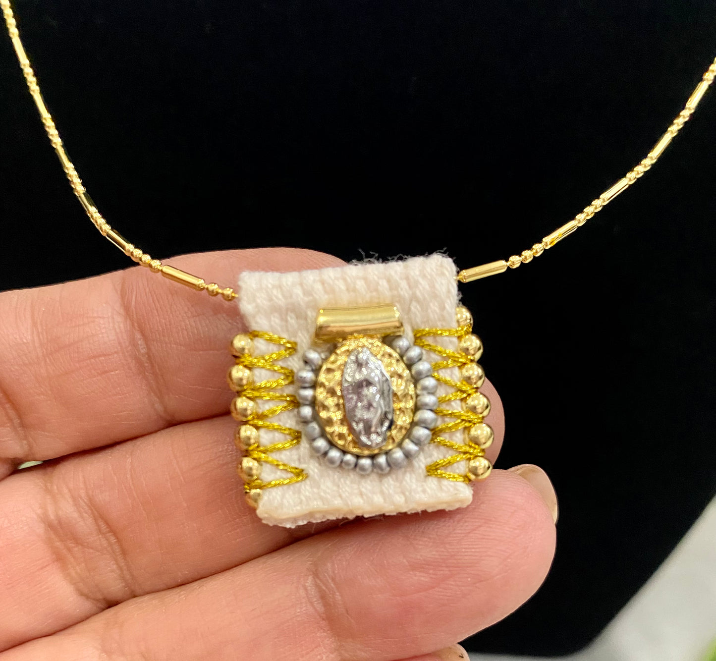 Collar tipo Escapulario de Tela con imagen de Virgen de Guadalupe