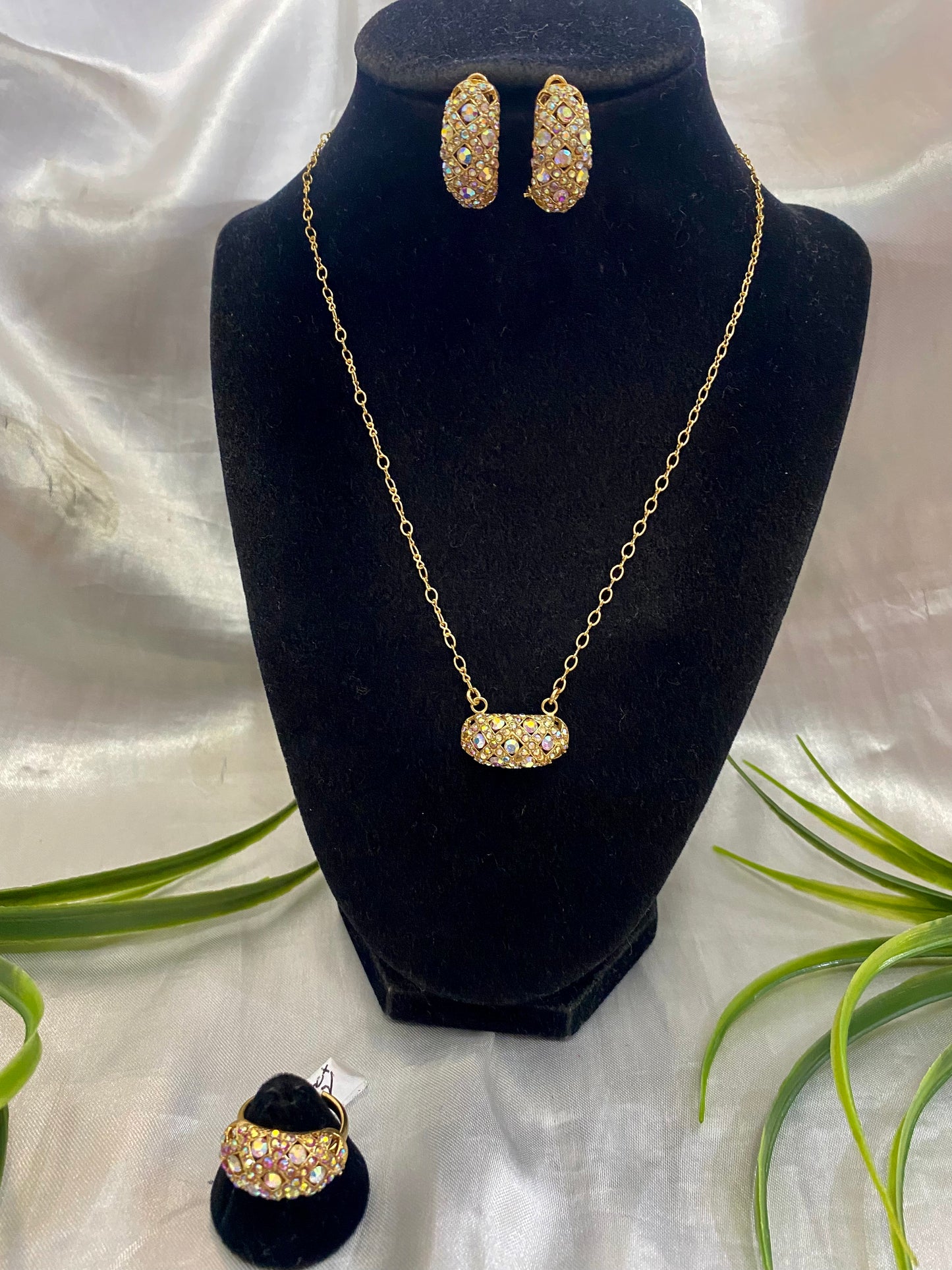 Juego de Cadena, aretes y anillo