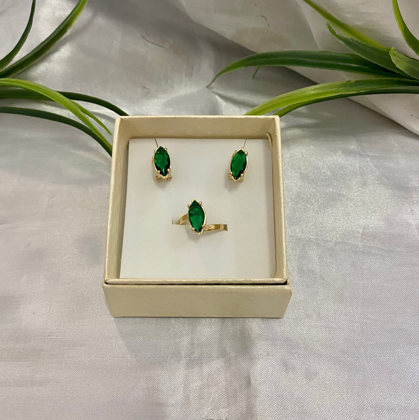Juego con piedra en forma de gota Zirconia