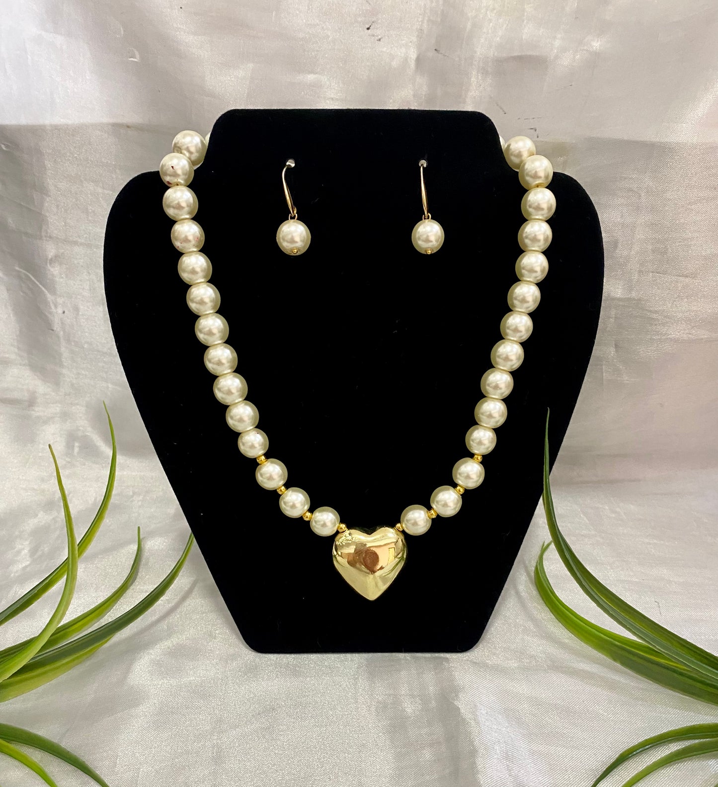 Collar y aretes de Perla con corazón