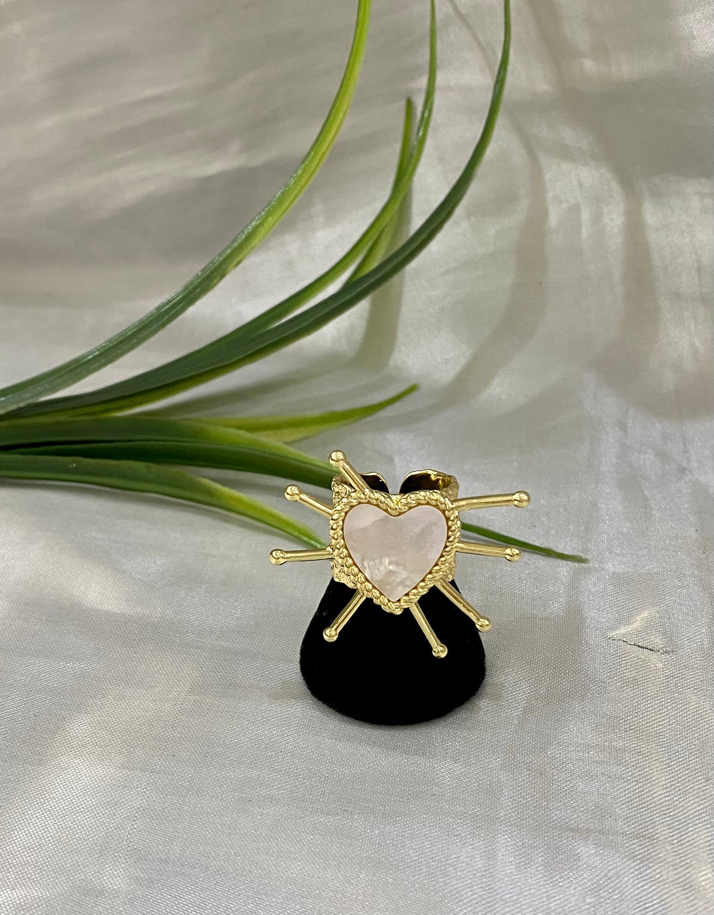 Anillo Ancho Corazón Perla con Picos