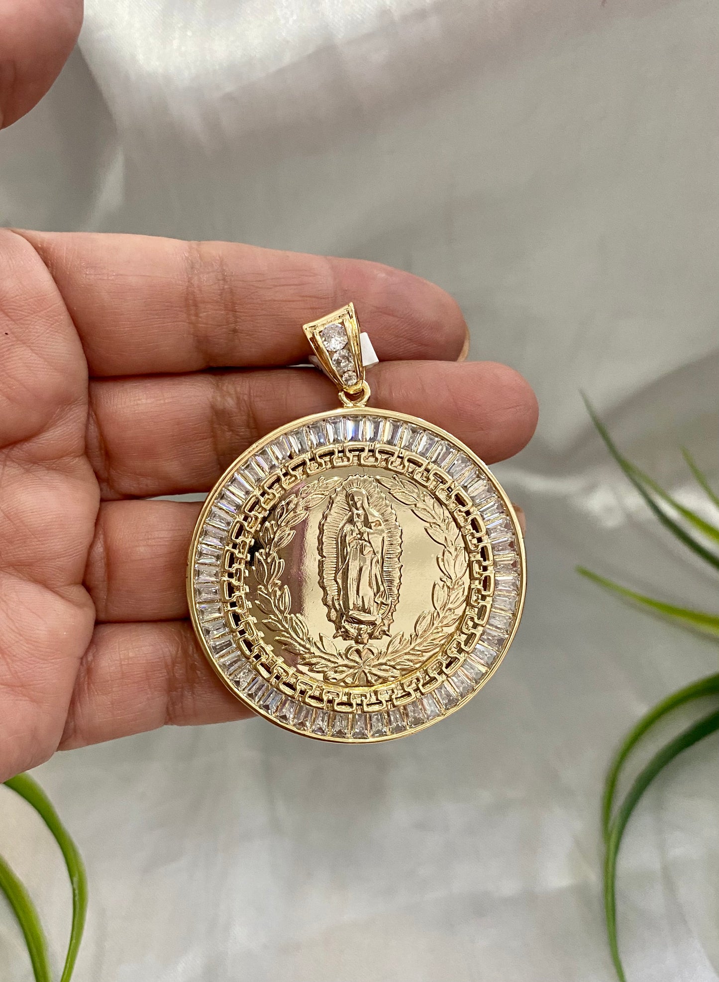 Medallón de Virgen de Guadalupe
