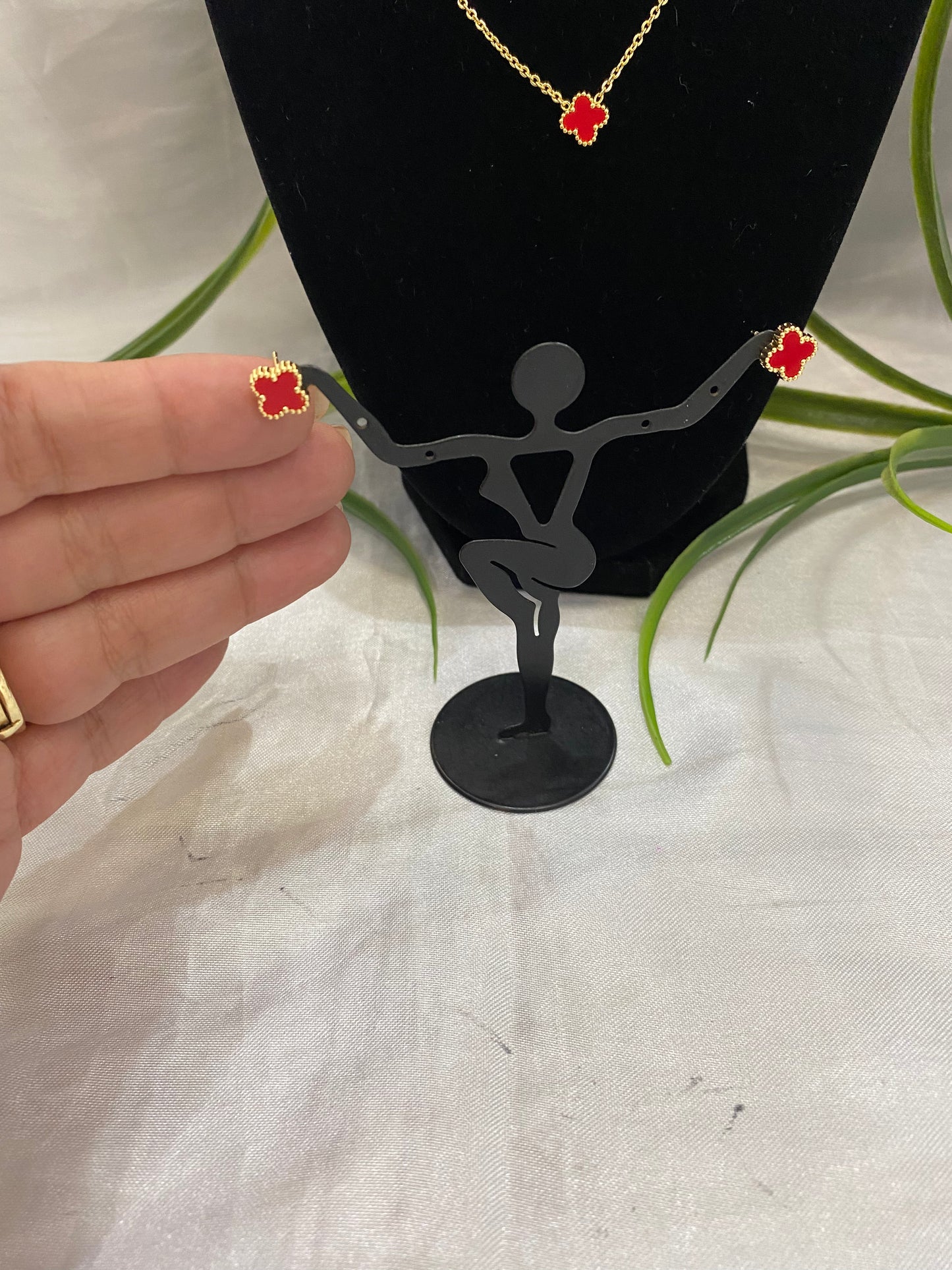 Juego de Collar y aretes de trébol rojo mini