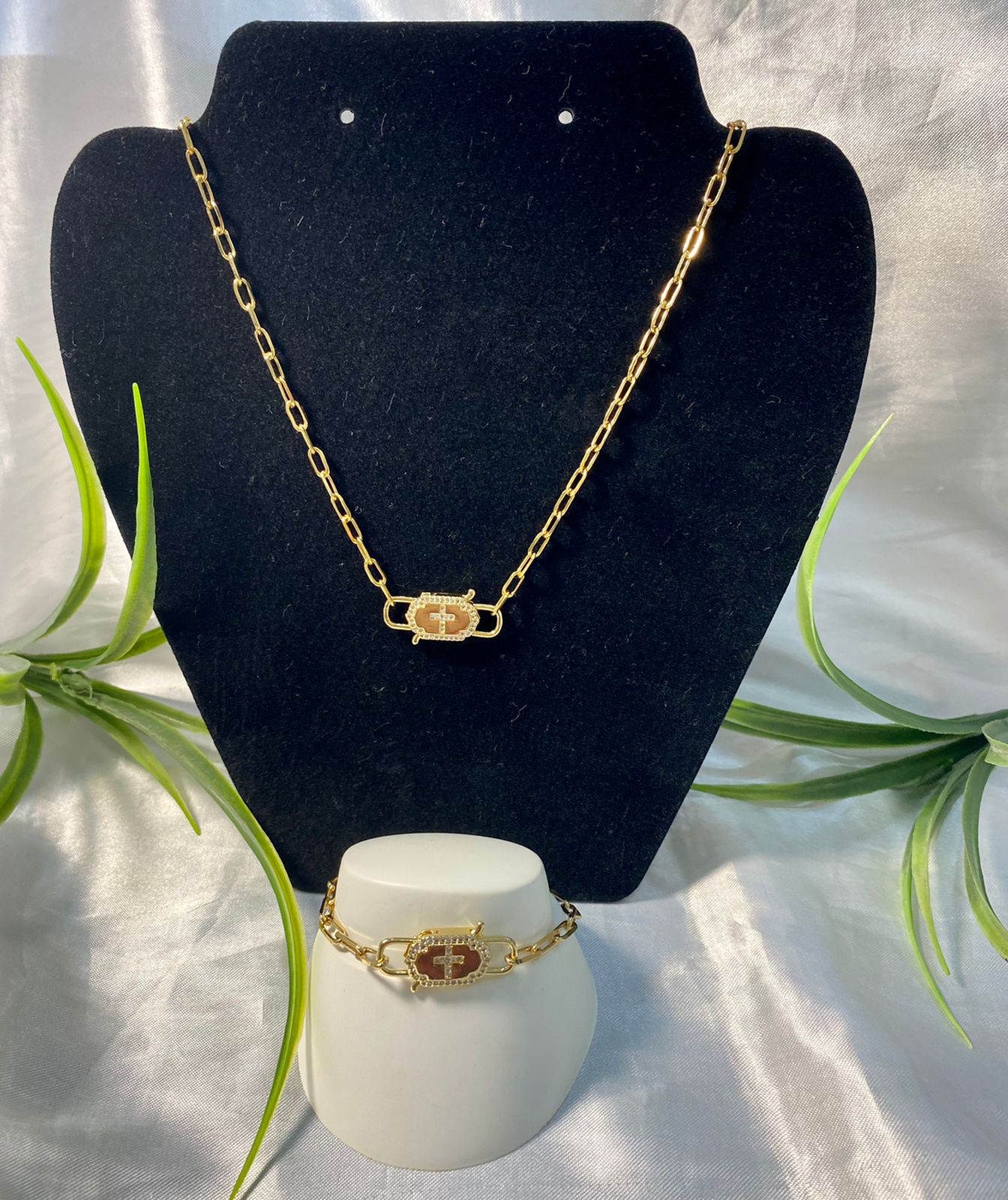 Collar y pulsera con broche candado con cruz Chapa de oro