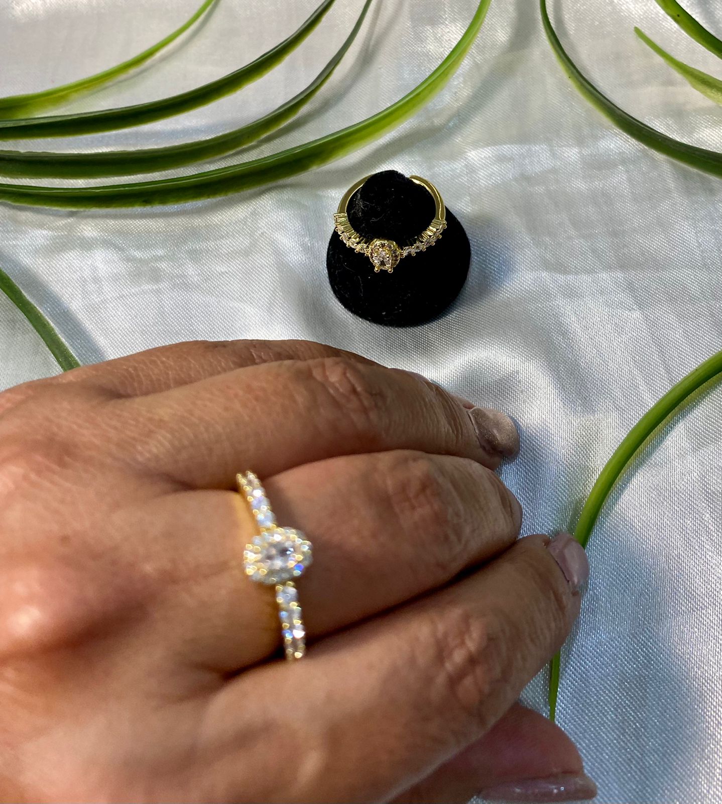 Anillo oval con Zirconia