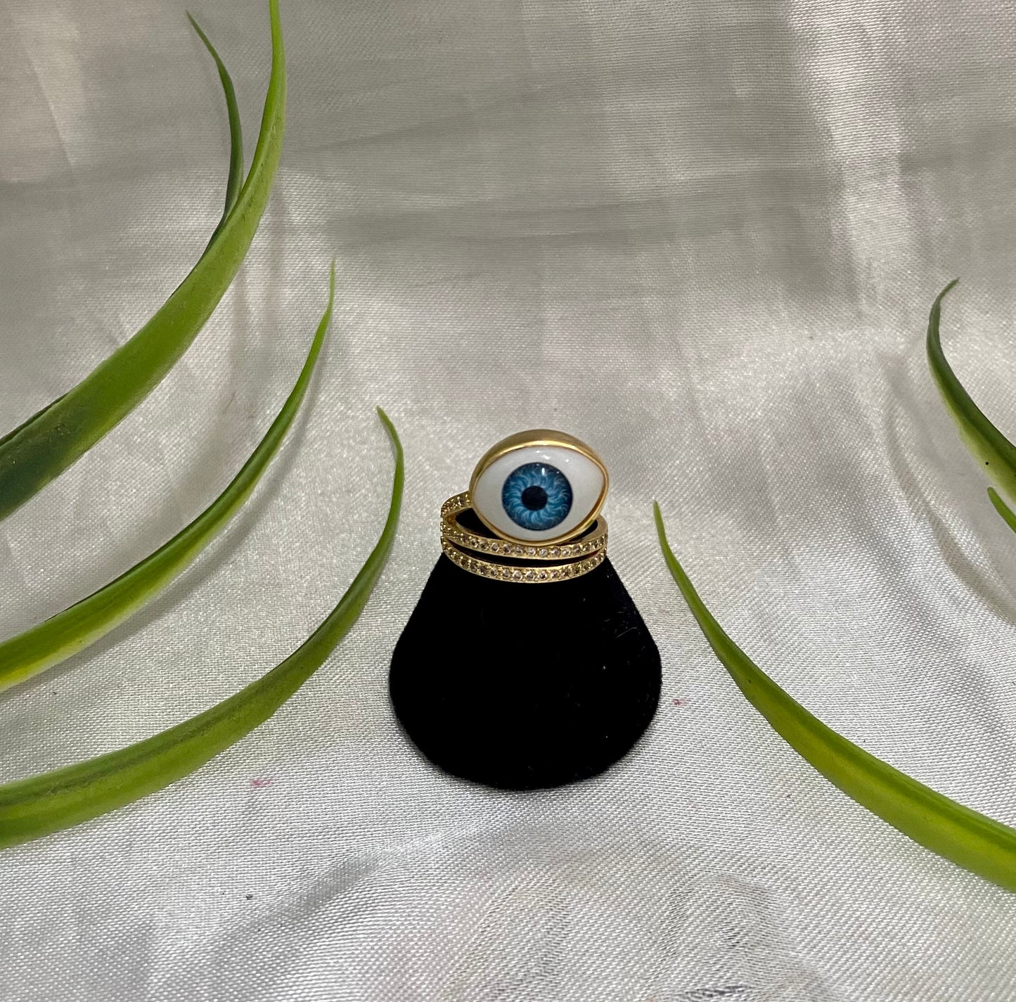 Anillo aspíral con ojo