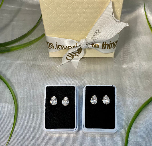 Arete de poste con Zirconia en forma de gota, Chapa de oro