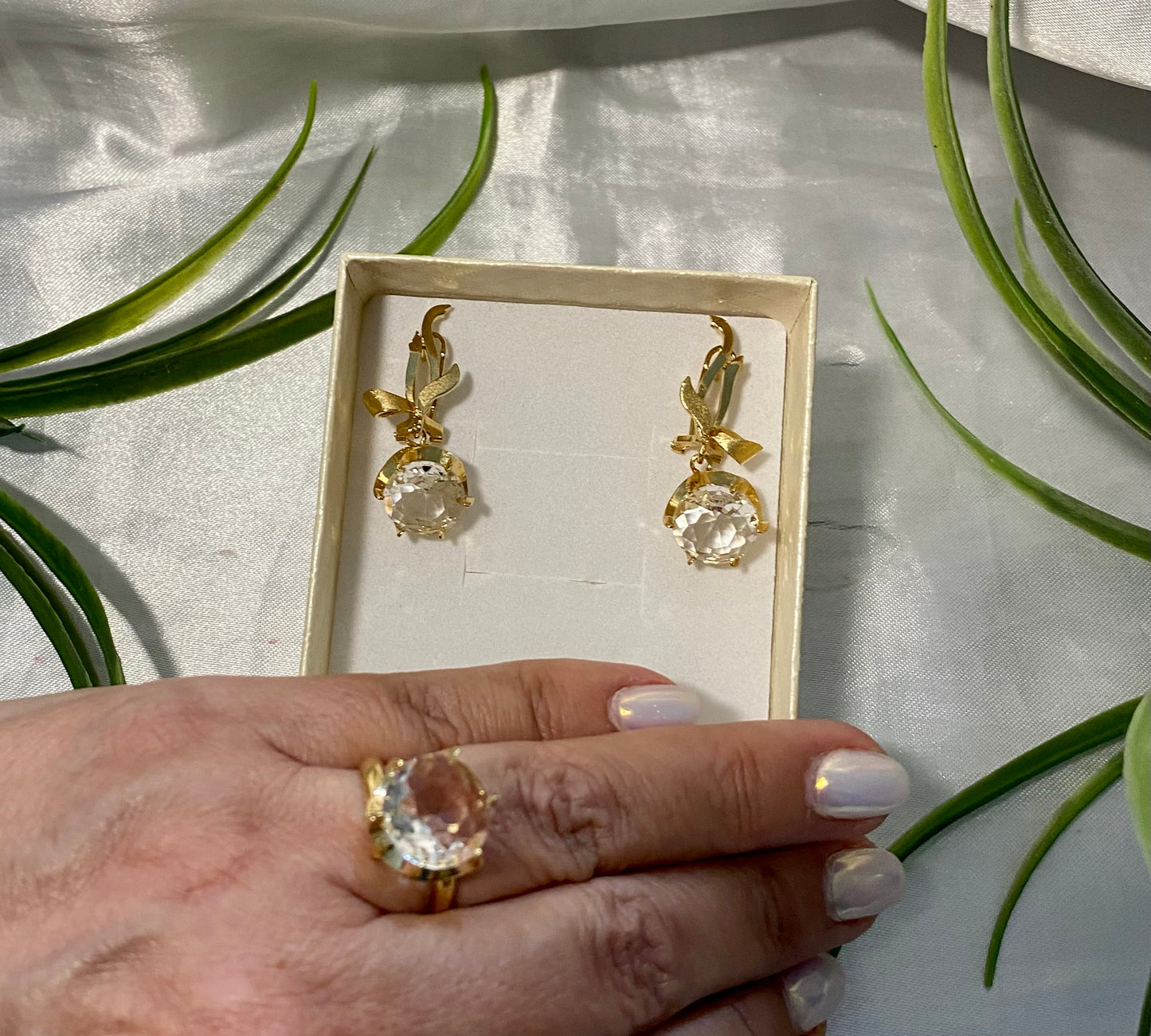 Juego con piedra redonda colgante