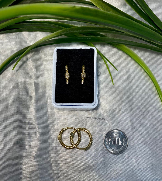 Arete tipo Huggies, Chapa de oro