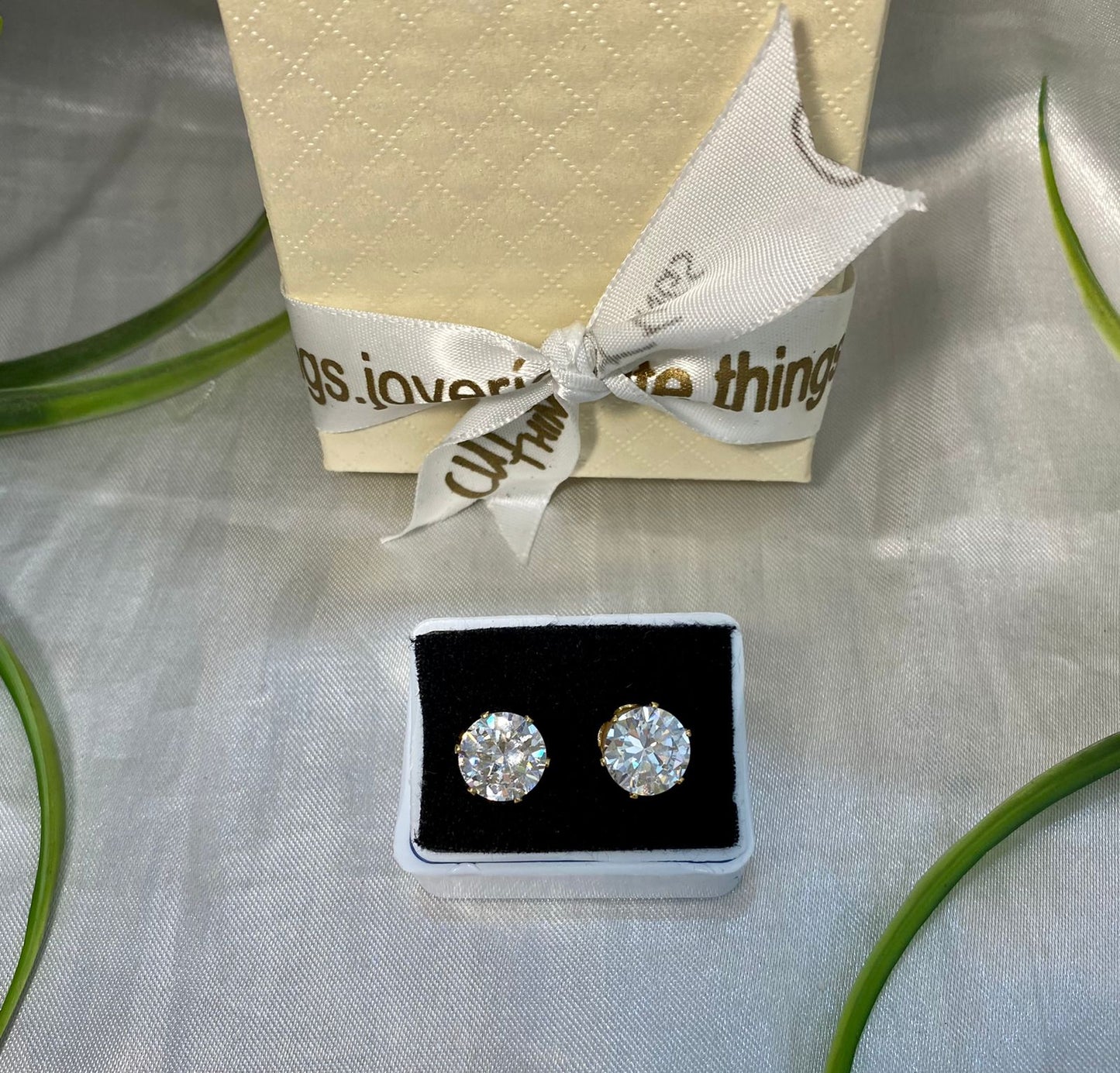 Arete de poste con Zirconia, Chapa de oro