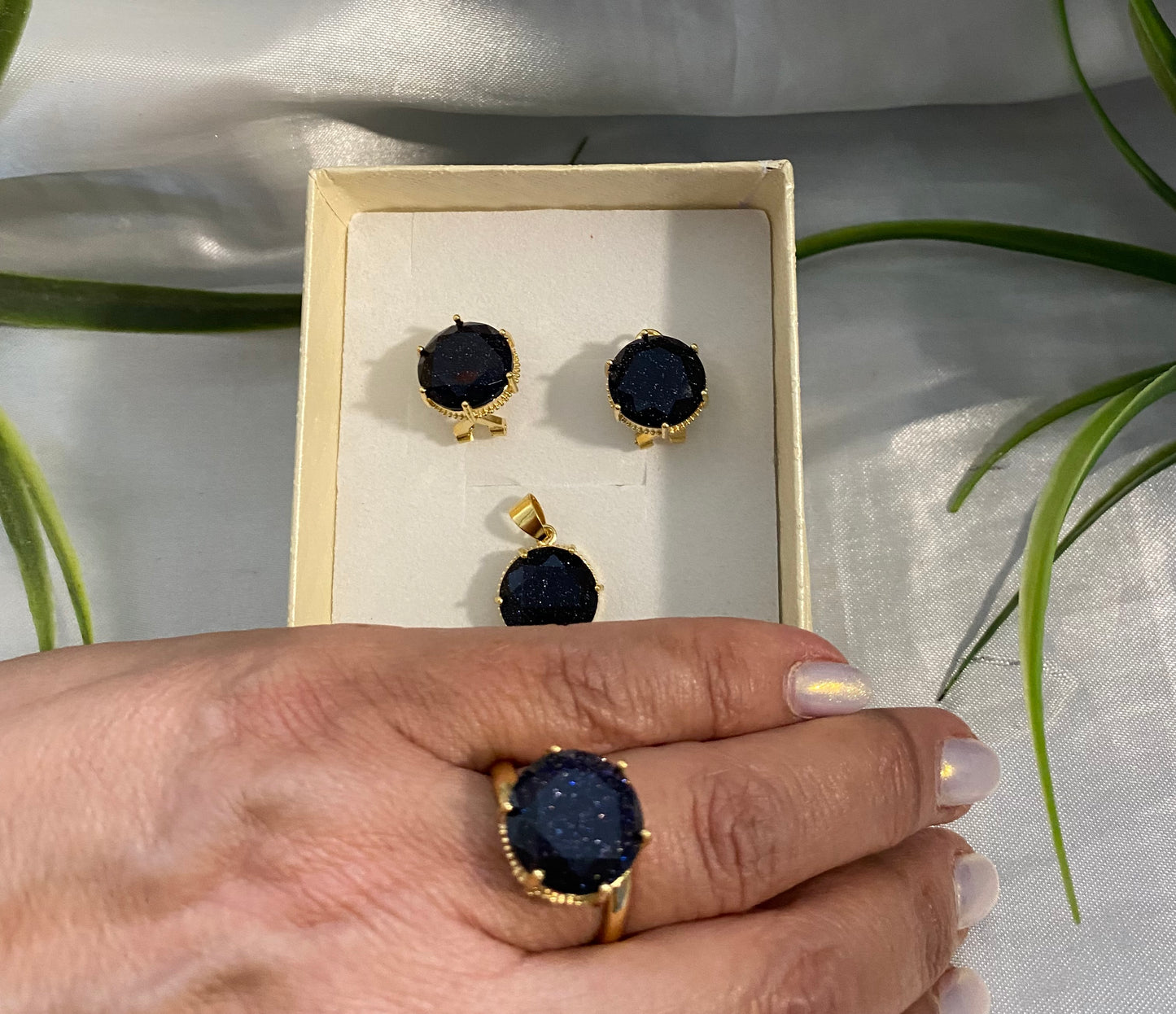 Juego de arete,anillo y dije de piedra redonda