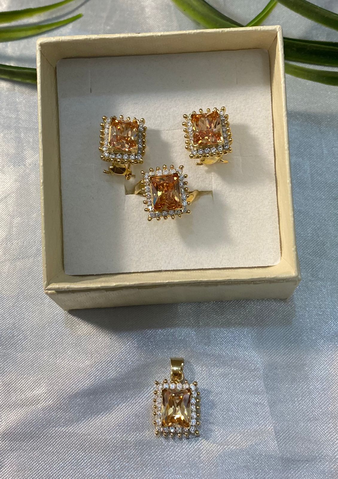 Juegos de anillos y aretes de Zirconia, Chapa de oro