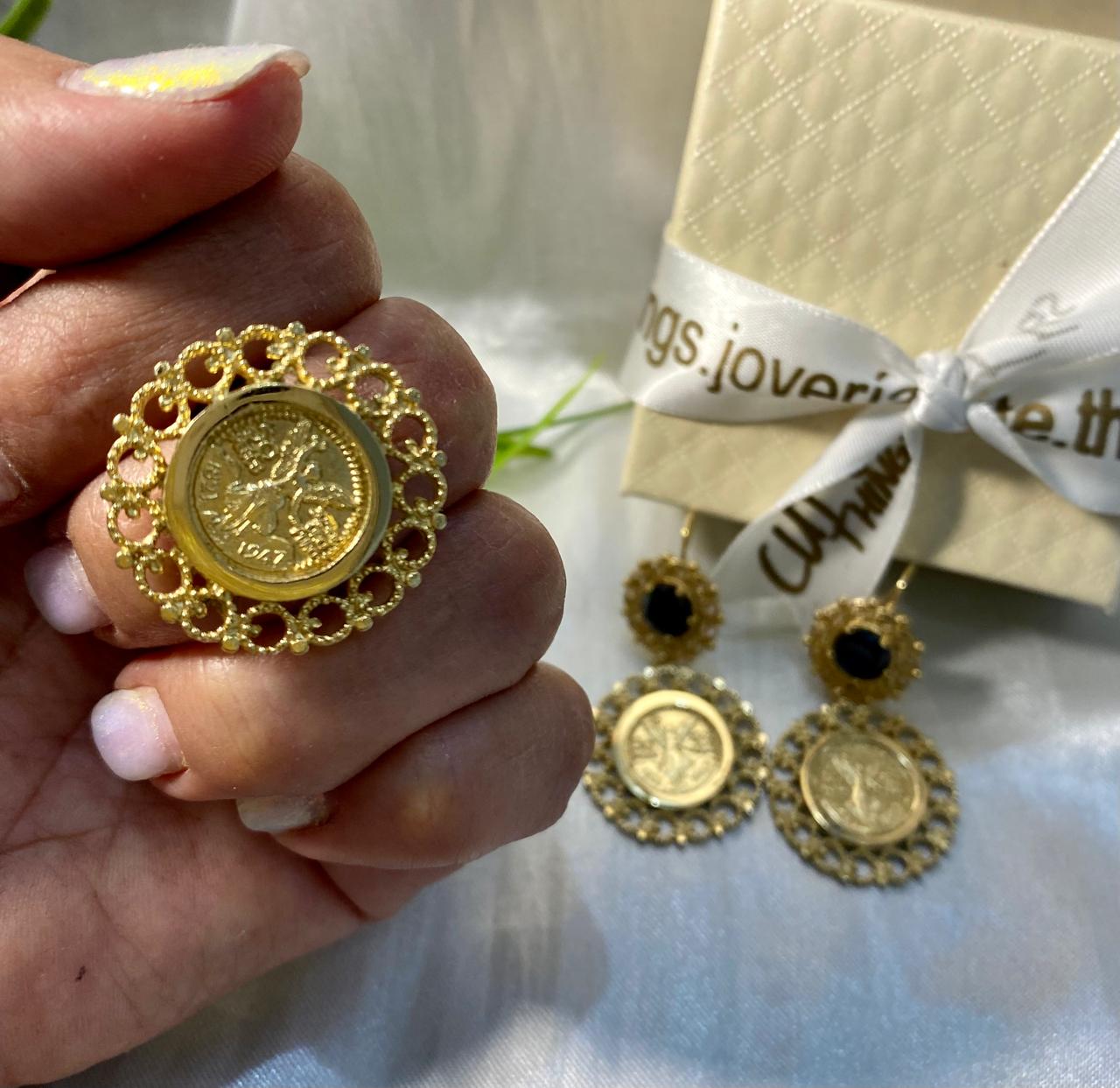 Juego de aretes con cristal negro y moneda tipo centenario y anillo , Chapa de oro