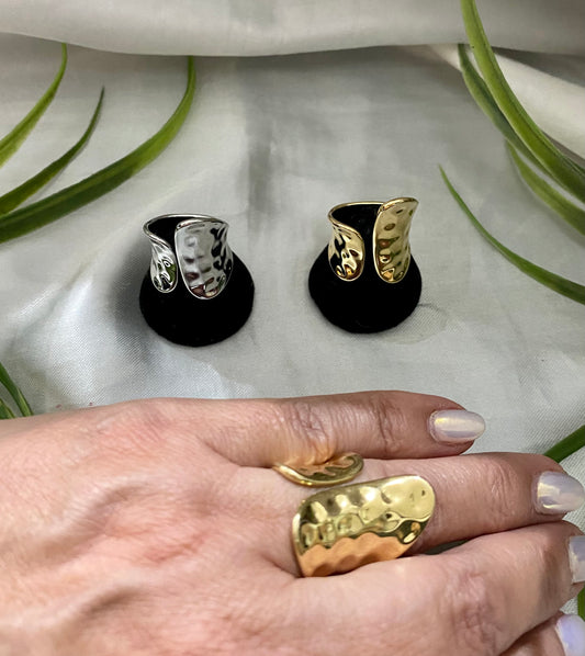 Anillo amartillado silueta