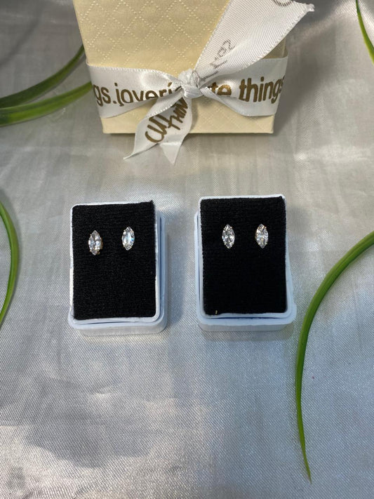 Arete de poste de Zirconia alargada, Chapa de oro