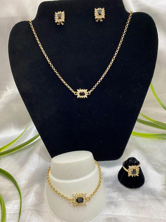 Juego de gargantilla, pulsera, aretes y anillo cuadro cristal negro con incrustaciones de zirconia,Chapa de oro.