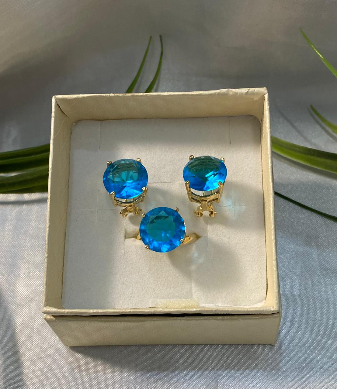 Juego de aretes y anillo, Chapa de oro