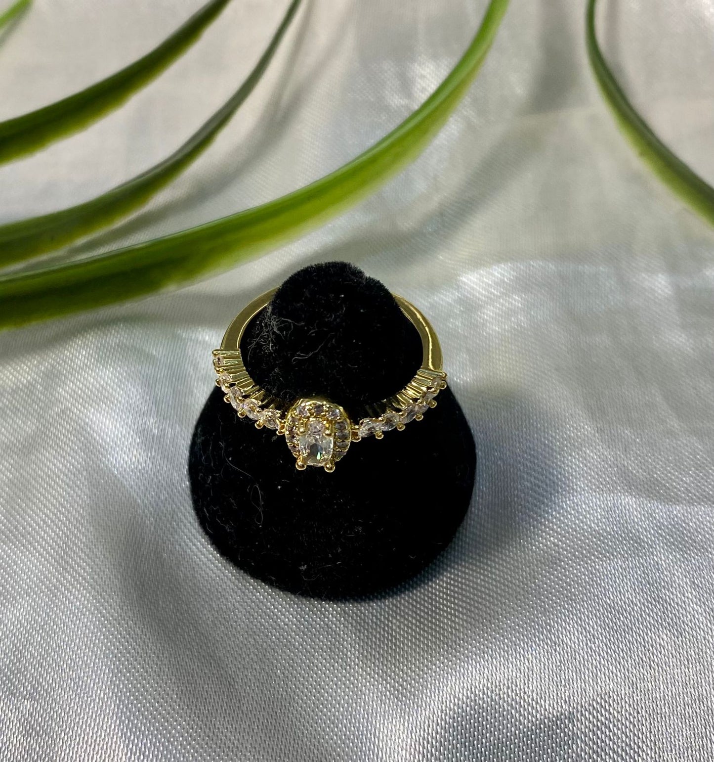 Anillo oval con Zirconia