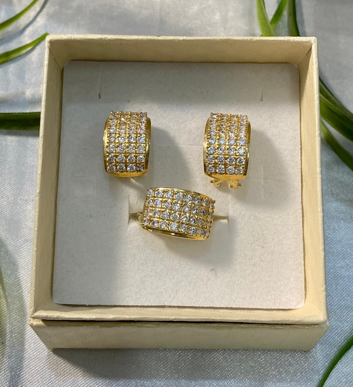 Juego de aretes y anillo con incrustaciones de Zirconia, Chapa de oro
