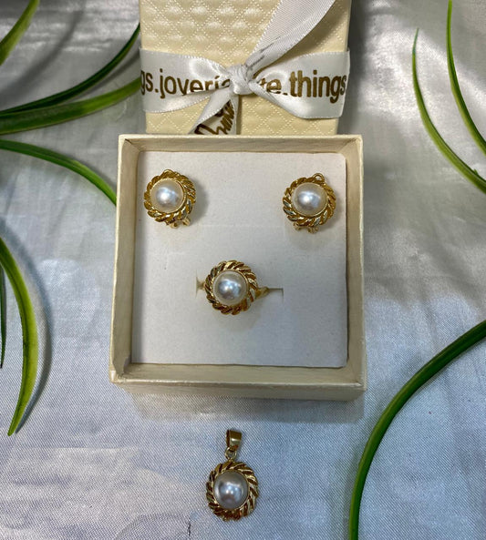 Juego de aretes, anillo y dije con Perla de 10 mm y bisel en forma de rehilete, Chapa de oro