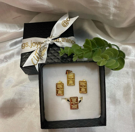 Juego de aretes, anillo y dije de crédito suizo chapa de oro, tamaño mini