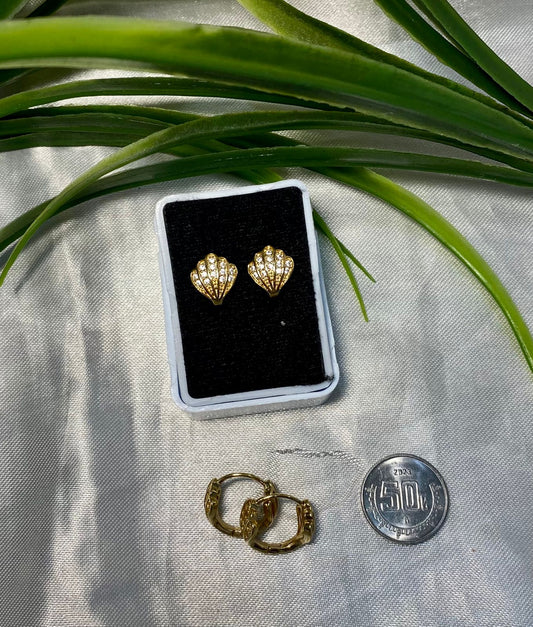 Arete tipo Huggies con Zirconia, Chapa de oro