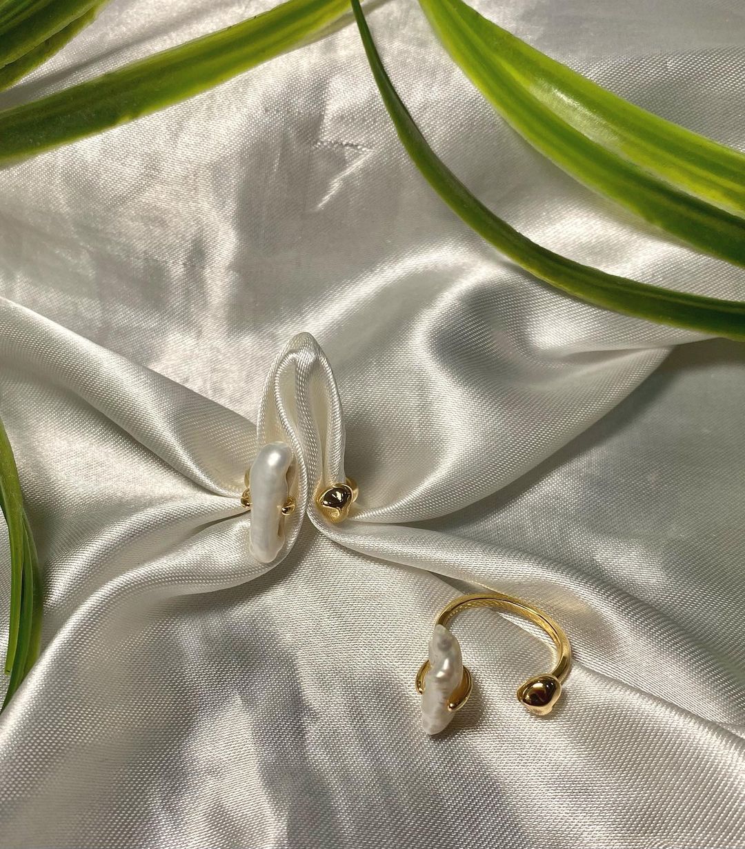 Anillo en oro laminado con Perla