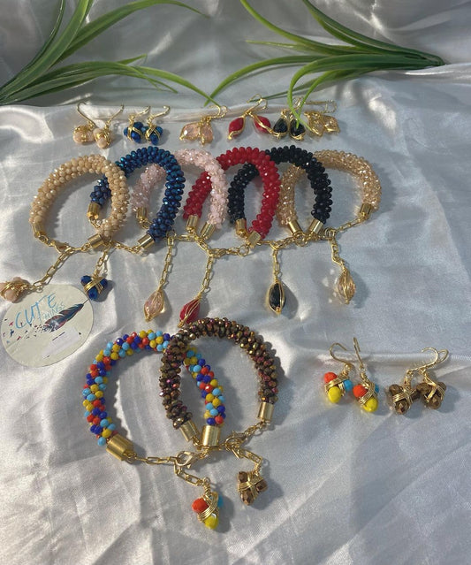 Pulseras y aretes