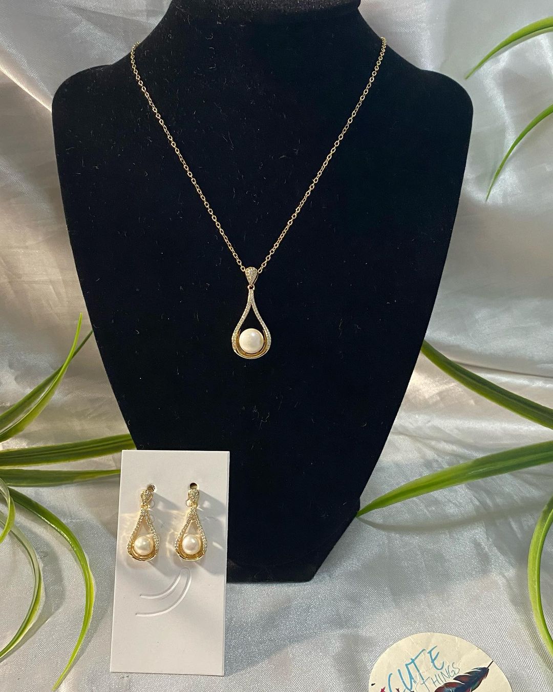 Juego collar y aretes de Perla, Chapa de oro