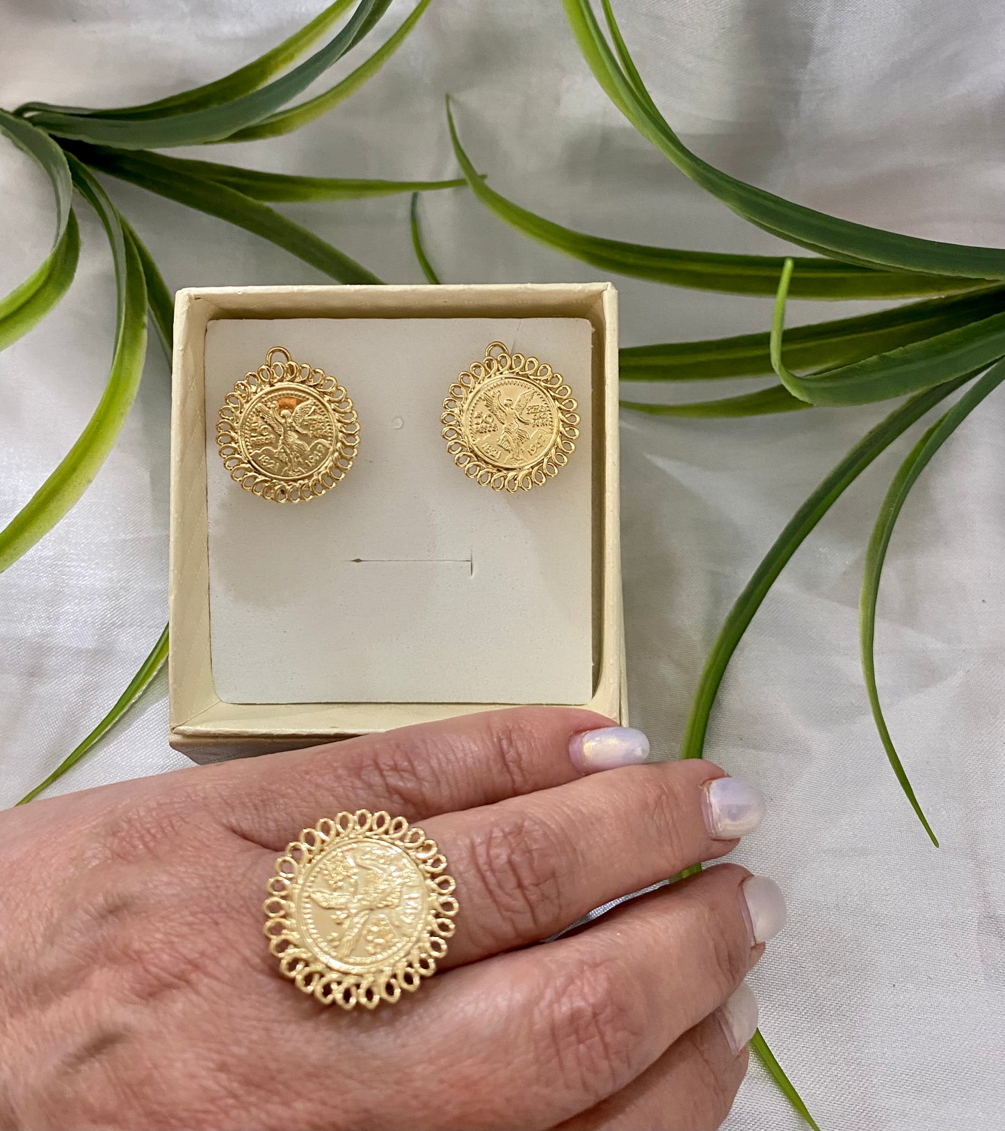 Juego de aretes y anillo tipo centenario