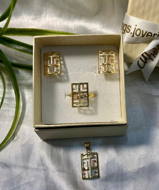 Juego de aretes, anillo y dije cuadro calado en oro florentino , Chapa de oro