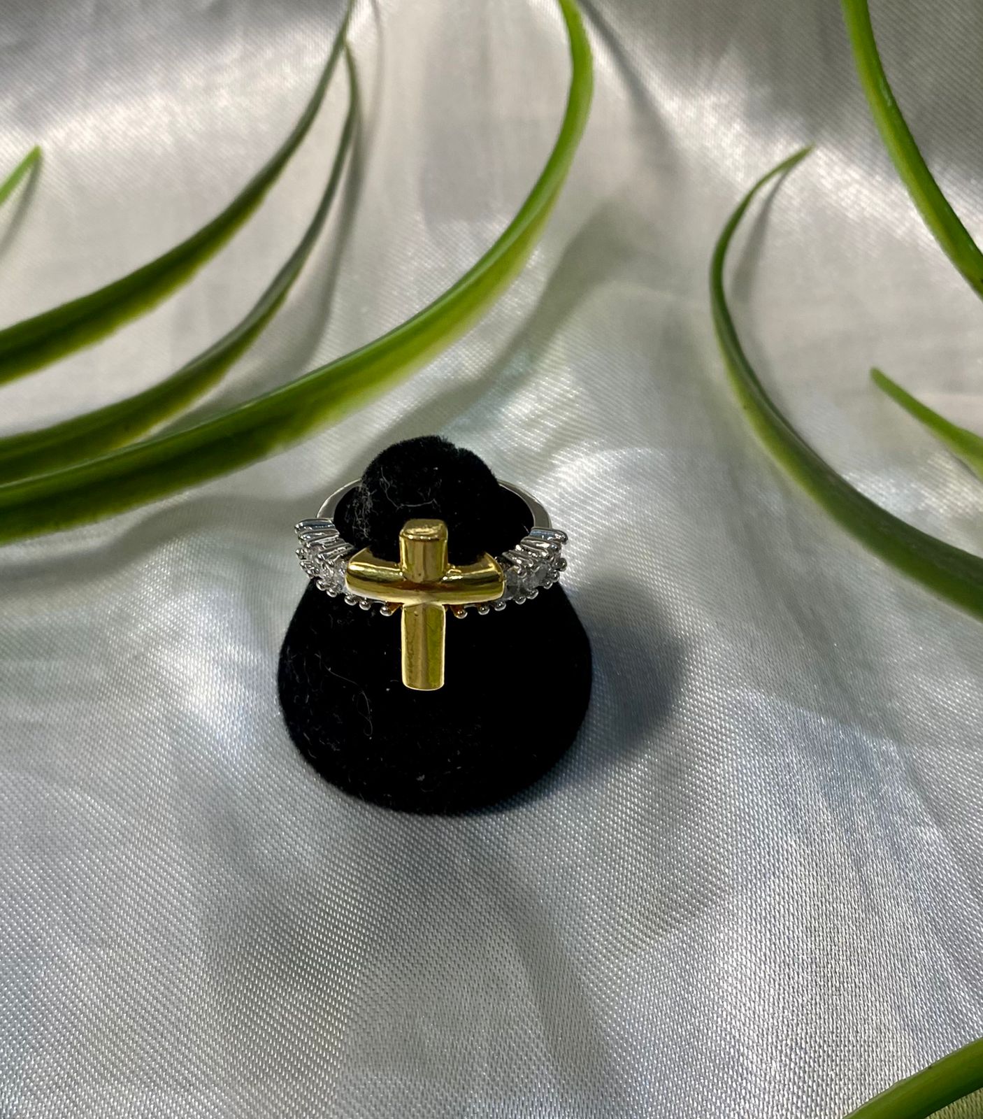 Anillo Cruz bicolor con Zirconia