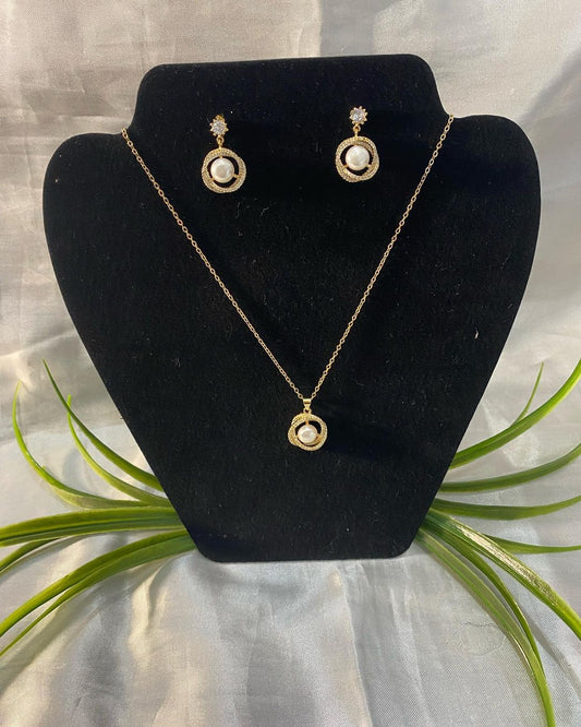 Juego de Cadena y aretes de átomo con Perla