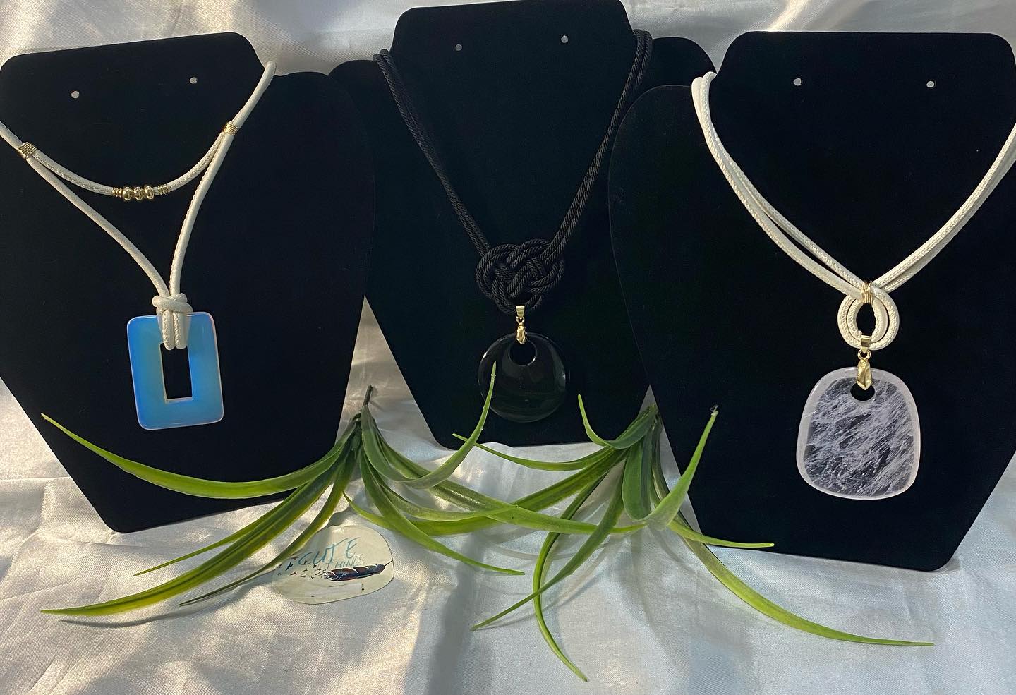 collares con piedra de Quarzo