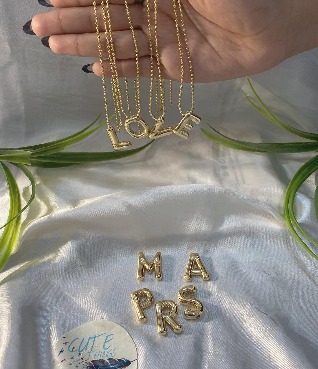 Collar con Letra de Inicial de Globo Chapeado en oro