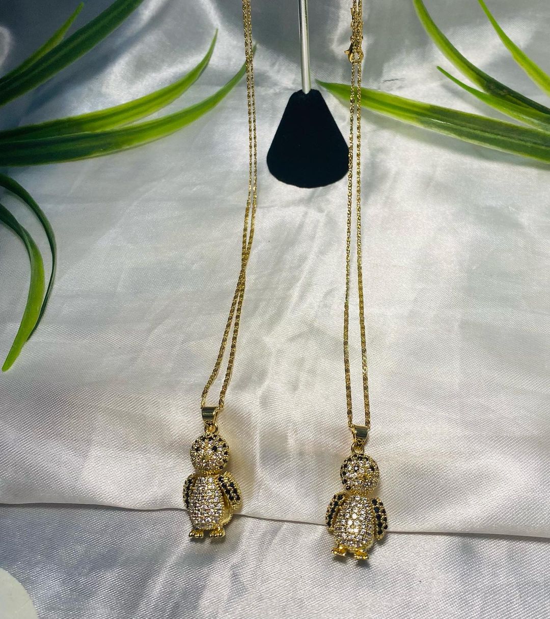 Cadena con dije pingüino móvil Chapa de oro