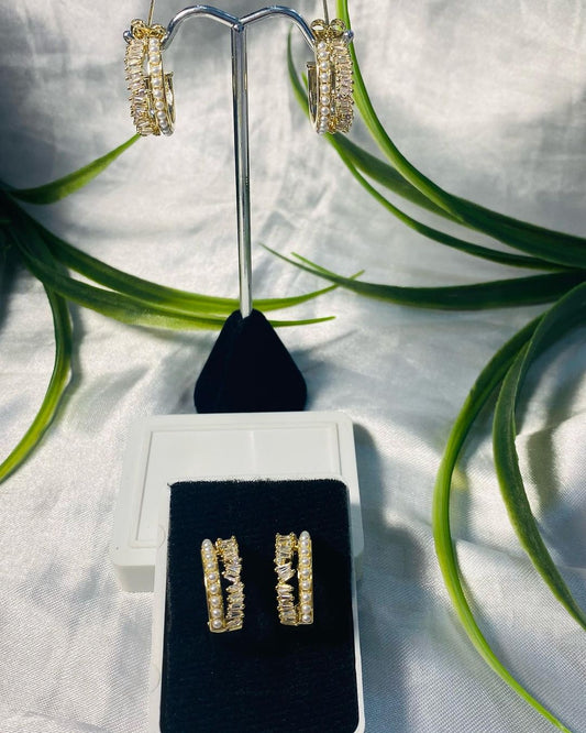 Aretes, tipo Arracada con Perla y Zirconia Chapa de oro