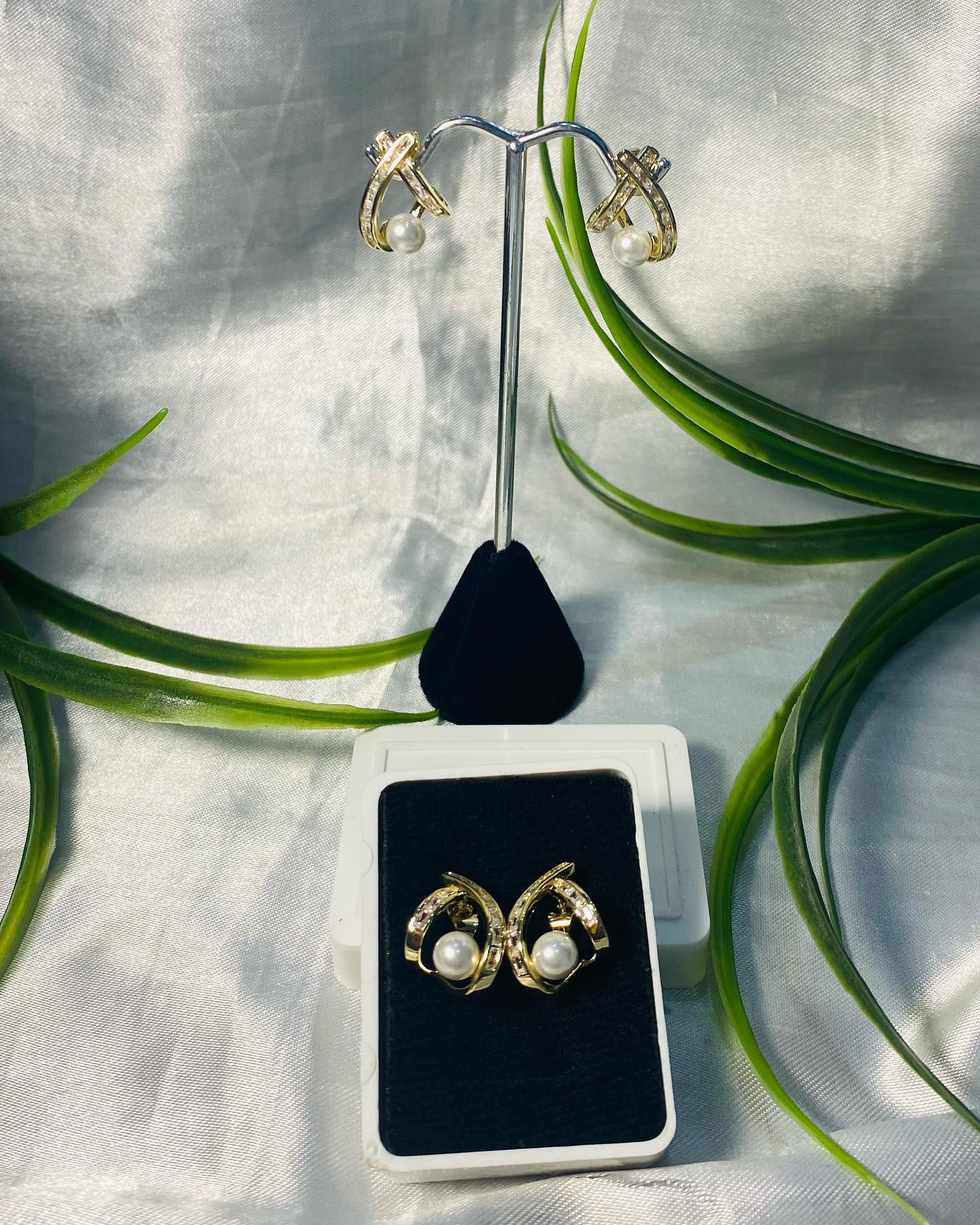 Aretes de Perla con incrustaciones de zirconia chapa de oro