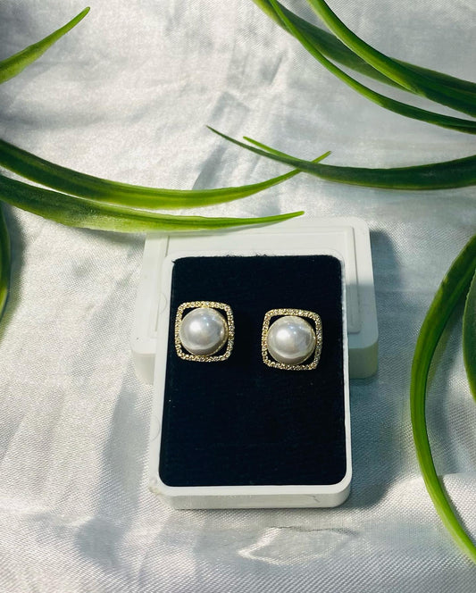 Aretes en forma de cuadro con Perla y con incrustaciones de zirconia