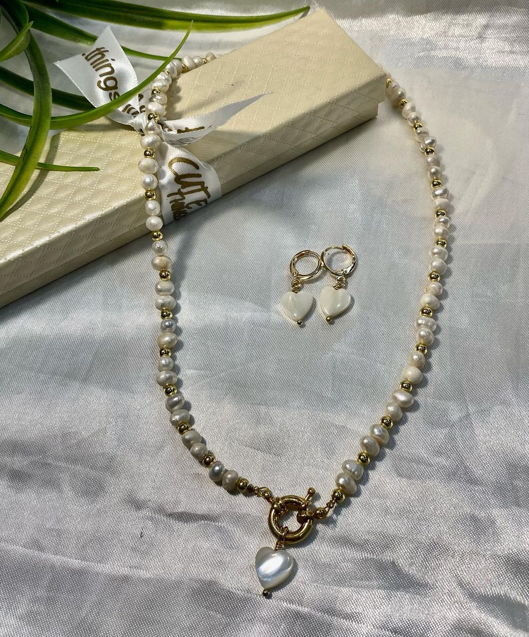 Collar de Perlas de Río y Aretes